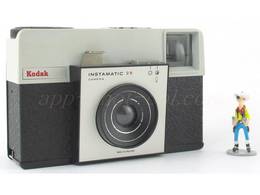 KODAK Instamatic 25.