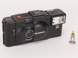 OLYMPUS XA2